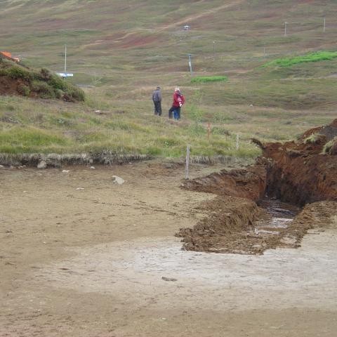 Á þessu svæði er tjörnin um 1.5 meter á dýpt.