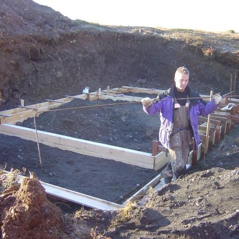 Heimir er þarna að járnbinda sökkulinn í dæluhúsinu.