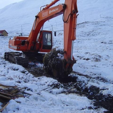 Í dag var hafist handa við að grafa skurðinn fyrir rörin.