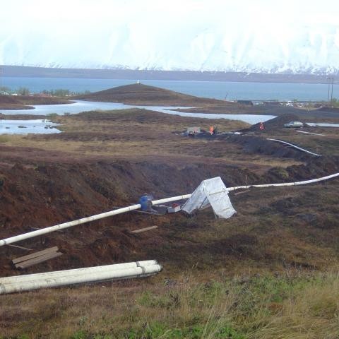 Um hádegi í dag var búið að sjóða tæplega 200 metra á vatnslögninni.