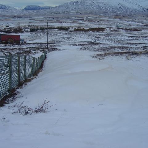 Þessi snjógirðing er rétt fyrir ofan Brekkusel.