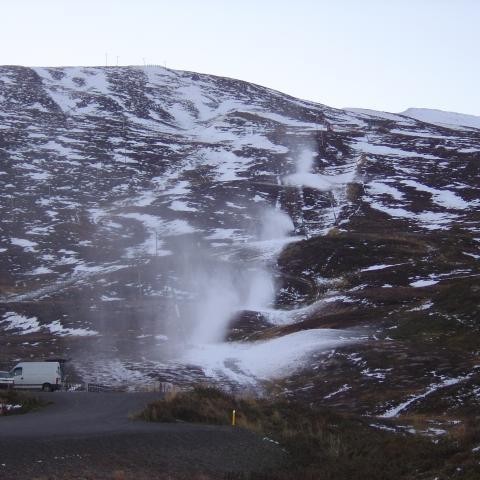 Snjóframleiðsla hafin.