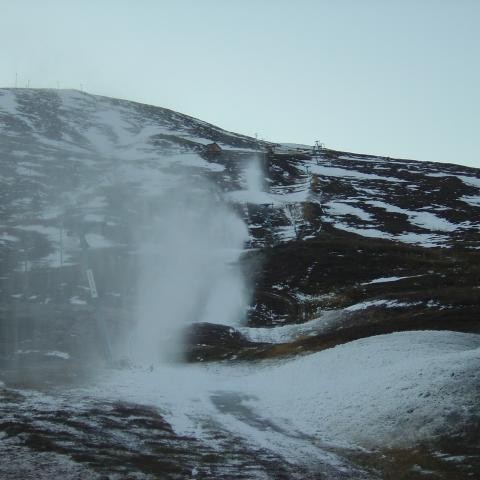 Snjóframleiðsla hafin.